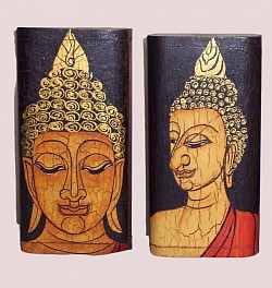 รหัสสินค้า # TB-16 P - กระปุกออมสินไม้ทาสีด้วยมือ ขนาด 10 x 5.5 x 19 ซม. รูปแบบและสีของพื้นหลังอาจแตกต่างกันเล็กน้อย