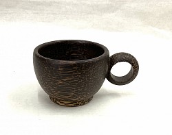 รหัสสินค้า PCC-3A แก้วกาแฟลายไม้ปาล์มแบบเรียบ ( ขนาดเล็ก @ 4.5 ซม. x 7 ซม.) สีของเนื้อไม้อาจแตกต่างกันไปบ้าง