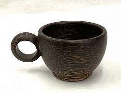 รหัสสินค้า # PCC-3B แก้วกาแฟไม้ปาล์มสไตล์เรียบ ( Lg @ 6 ซม. x 9 ซม. ) สีและพื้นผิวของไม้จะแตกต่างกันเล็กน้อย